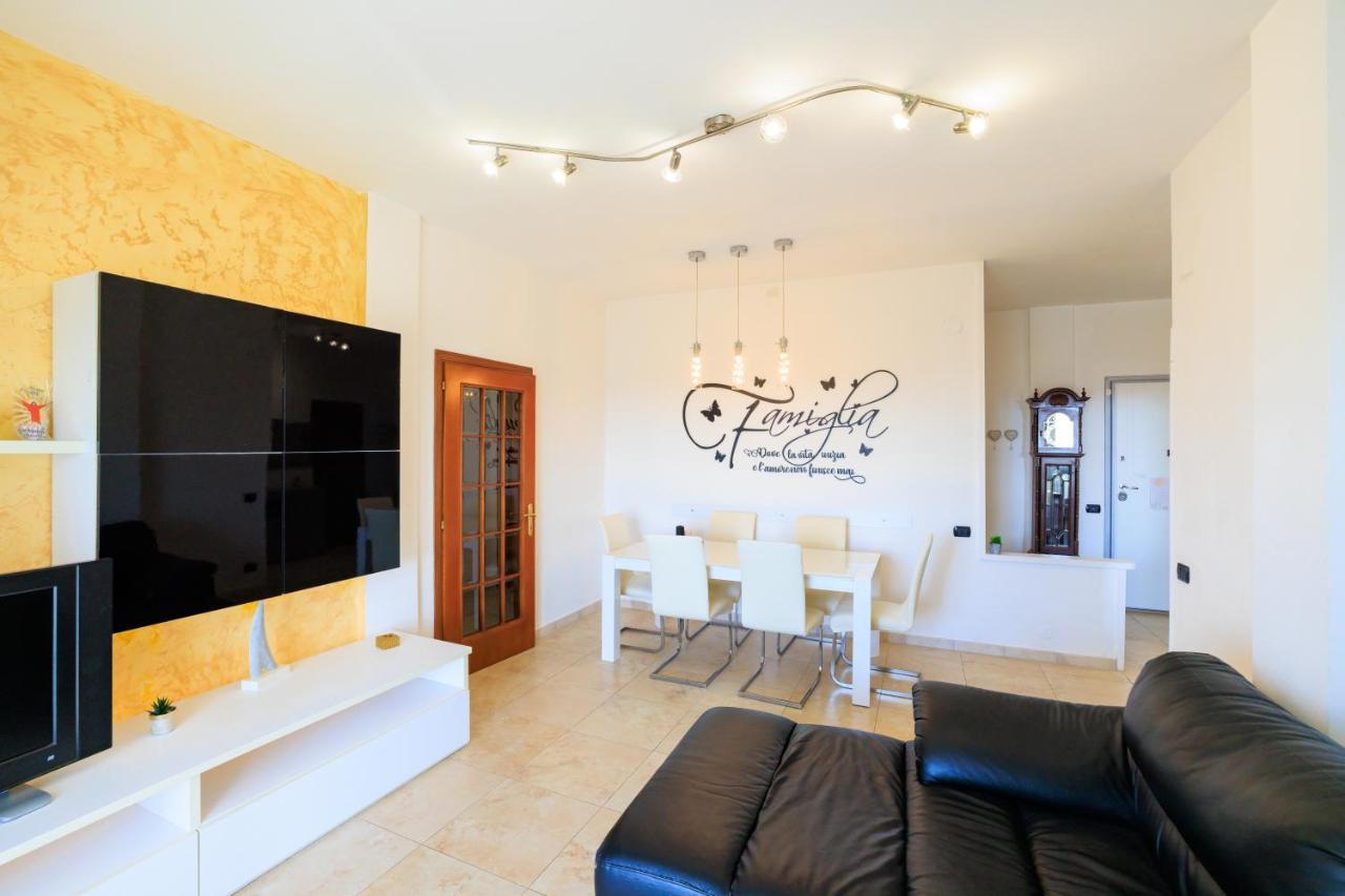 L' Essenziale Apartment Ливорно Екстериор снимка