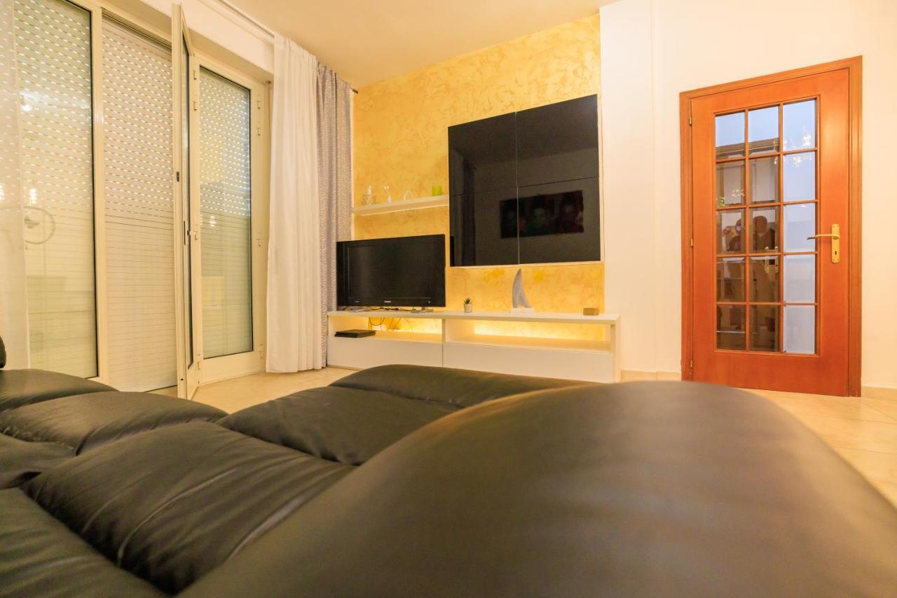 L' Essenziale Apartment Ливорно Екстериор снимка