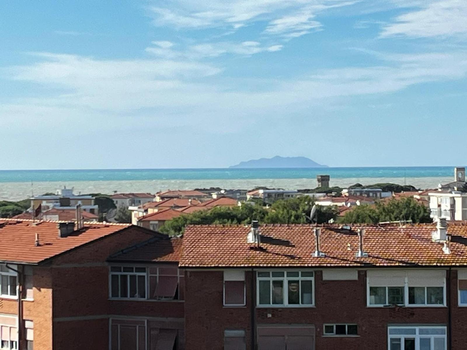 L' Essenziale Apartment Ливорно Екстериор снимка